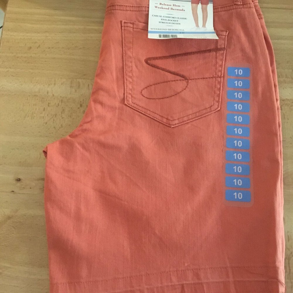 SEVEN7 WEEKEND BERMUDA SHORTS NWT - COLOR - MARSALA SIZE - 10 - Picture 2 of 3